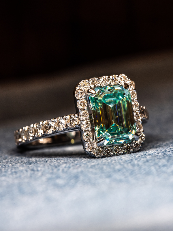 Anel Pedra Quadrada Verde com Strass